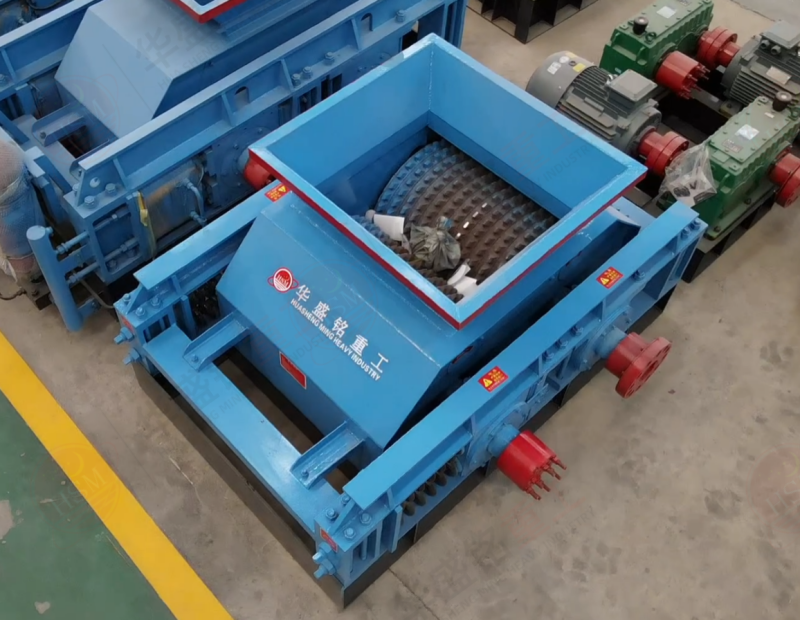 碳板齒輥破碎機1